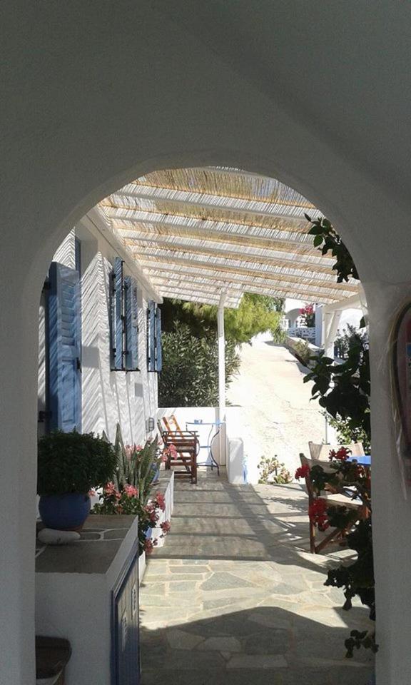 Artemis Rooms Folegandros Town Bagian luar foto
