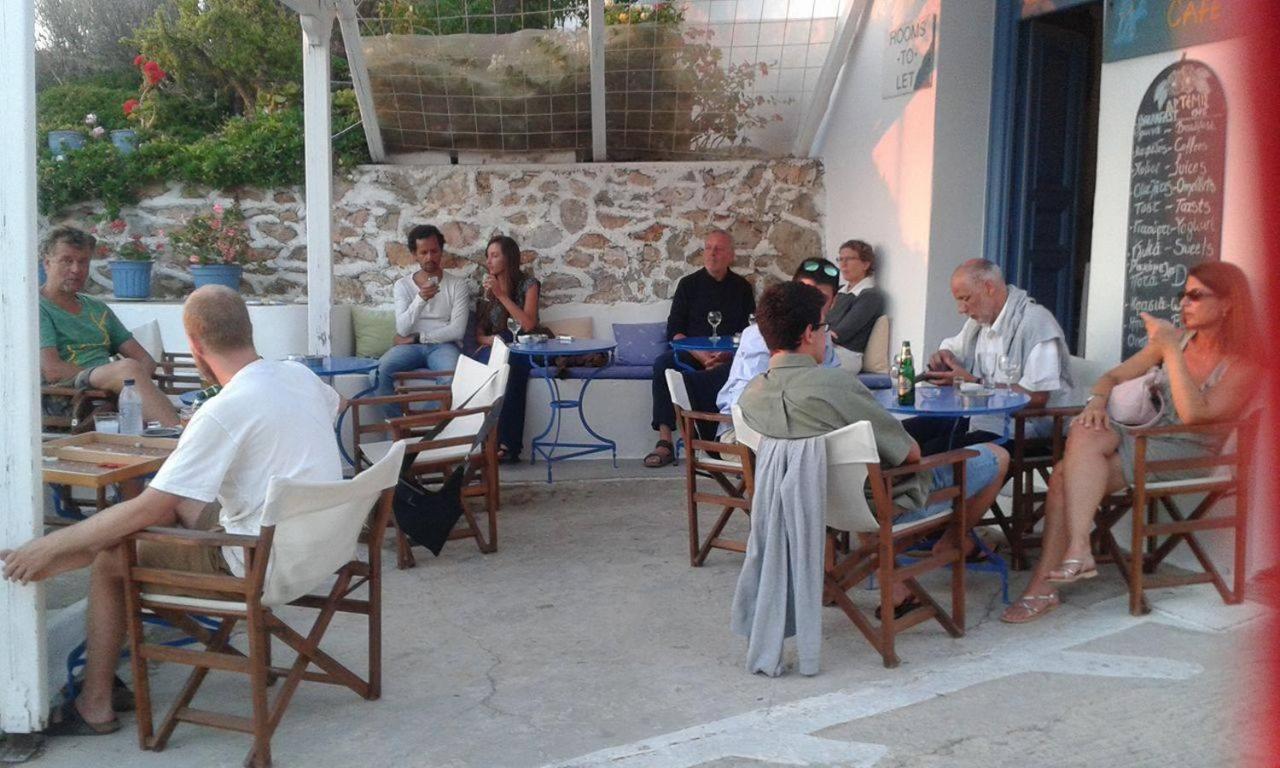 Artemis Rooms Folegandros Town Bagian luar foto
