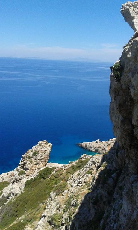 Artemis Rooms Folegandros Town Bagian luar foto