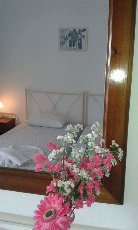 Artemis Rooms Folegandros Town Bagian luar foto